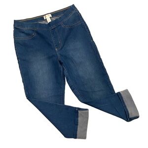 Just Be: Stylish Blue Capri Jeans with Faux Zipper Detail